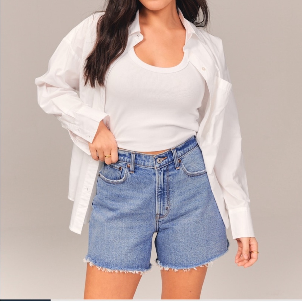 Abercrombie Curve Love The Dad Short High Rise Size 25